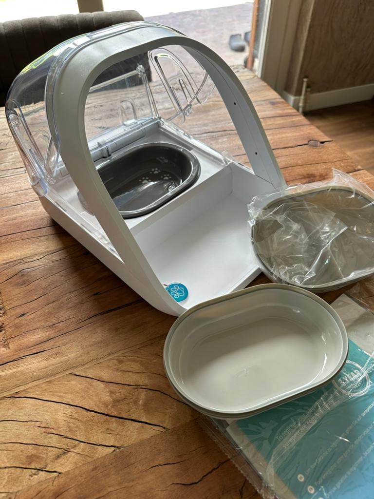 Surefeed voerbak inclusief accessoires, Dieren en Toebehoren, Kattenvoerbakken en Drinkbakken, Ophalen of Verzenden, Zo goed als nieuw