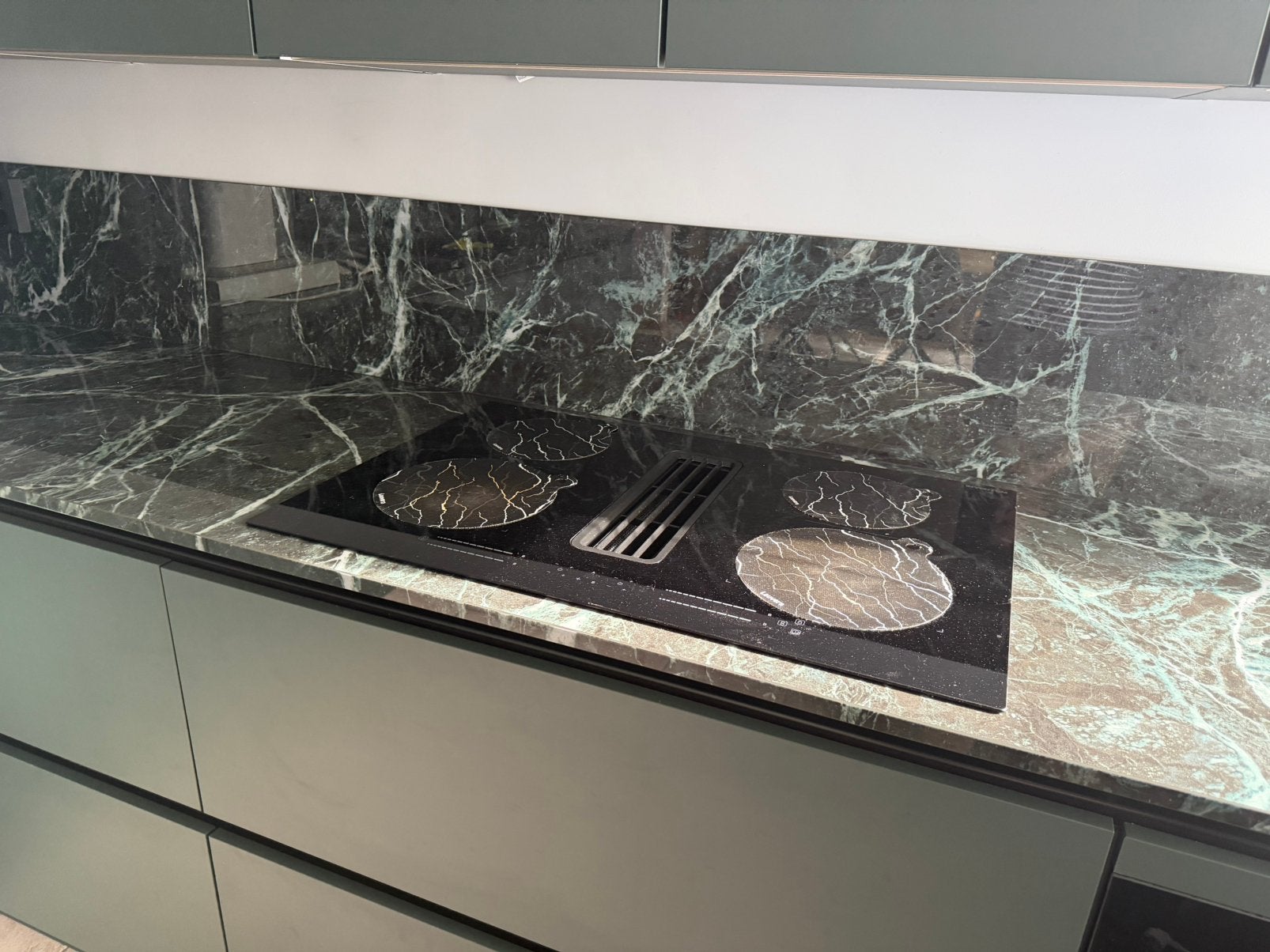 MOET WEG Keuken achterwanden marmercomposiet groentinten, Ophalen, Zo goed als nieuw, 200 cm of meer, Minder dan 25 cm
