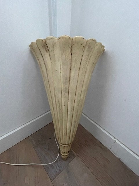 Grote oude brocante lamp muurlamp.  Frankrijk. Witte steen., Ophalen