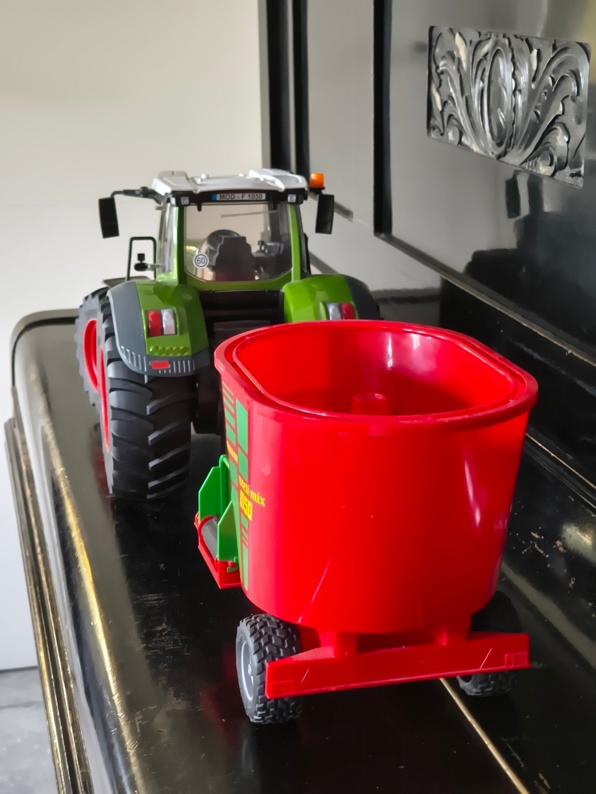 Fendt Vario 1050 met voermengwagen Bruder, Ophalen of Verzenden, Gebruikt