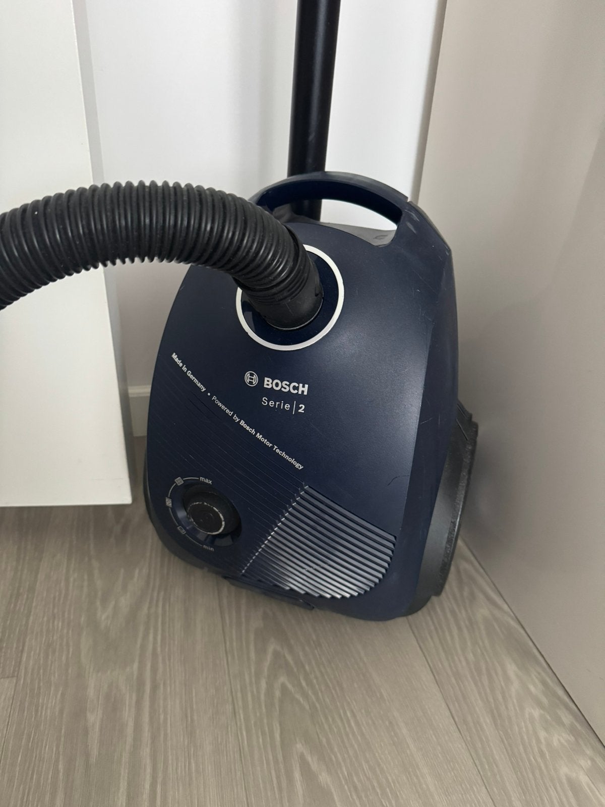 Goede Stofzuiger | Bosch | DonkerBlauw | Incl Nieuw Zakje, Gebruikt, Bosch, Geschikt voor harde vloeren, Sledestofzuiger
