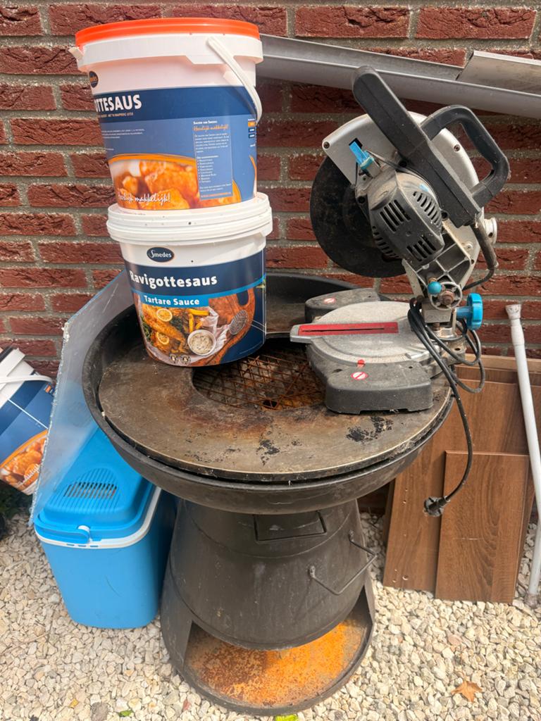 Gratis af te halen: BBQ, hout, werkbank & meer, Ophalen, Gebruikt, Cirkelzaag, 30 tot 70 mm