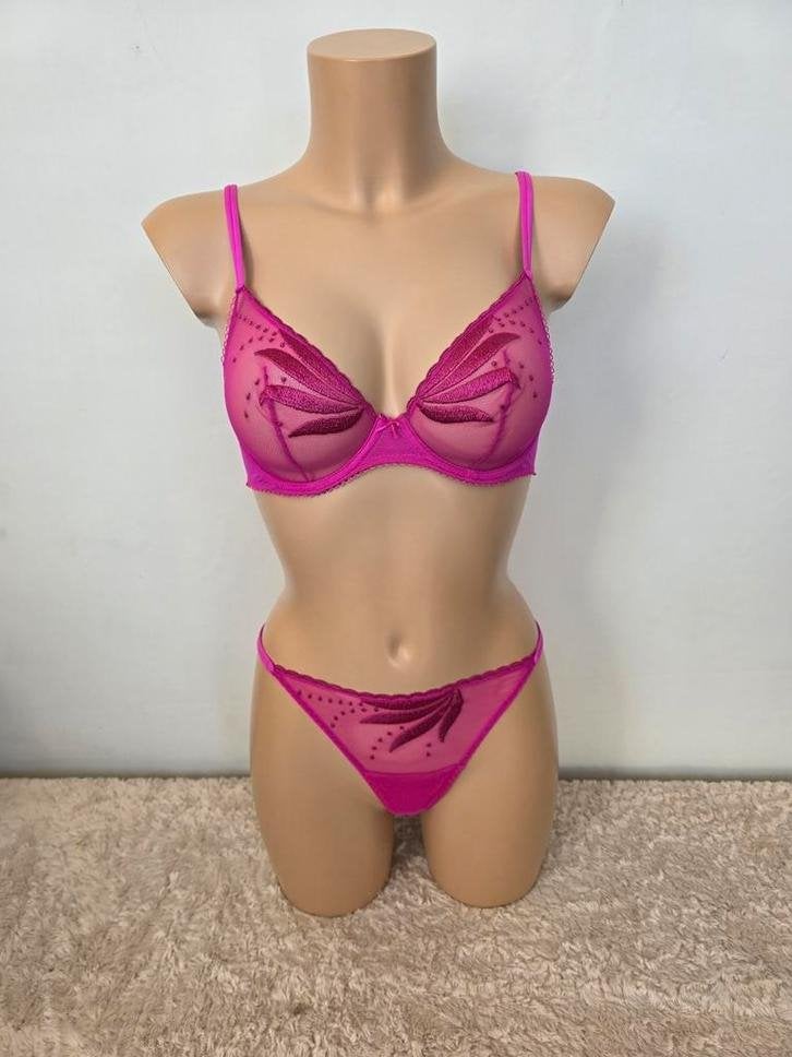 Nieuw marie jo etoile bh
Beugel bh 75c Bh halve cup vraa, ., Ophalen of Verzenden, BH, .