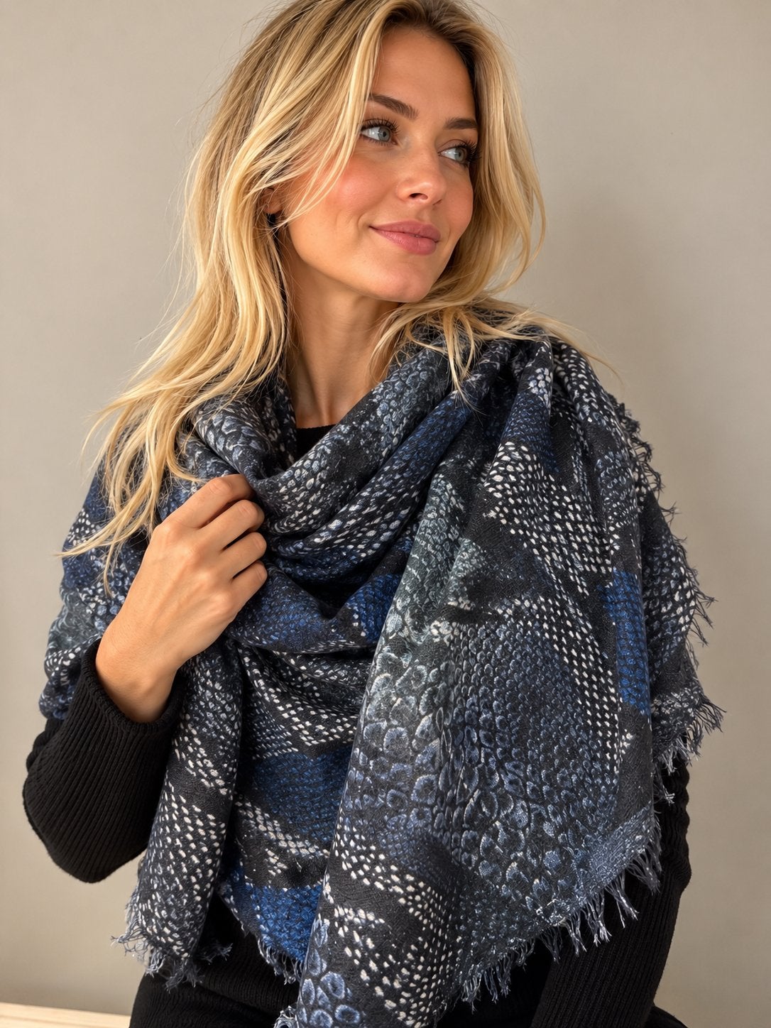 Just Cavalli Sjaal/Shawl - Blauwe Slangenprint - Modal & Kas, Ophalen of Verzenden, Nieuw, Sjaal