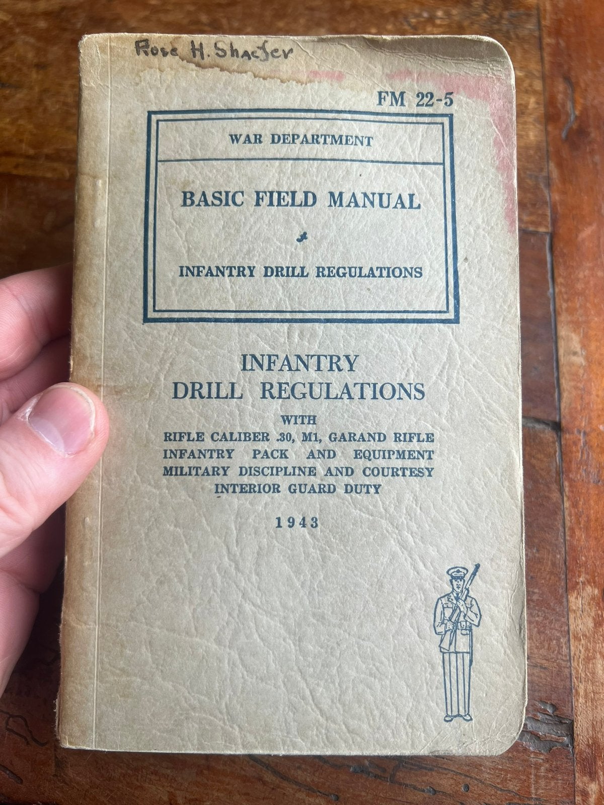 WO2 Amerikaans handboek soldaat op naam officier WAC vrouw, Verzamelen, Militaria | Tweede Wereldoorlog, Amerika, Verzenden, Boek of Tijdschrift