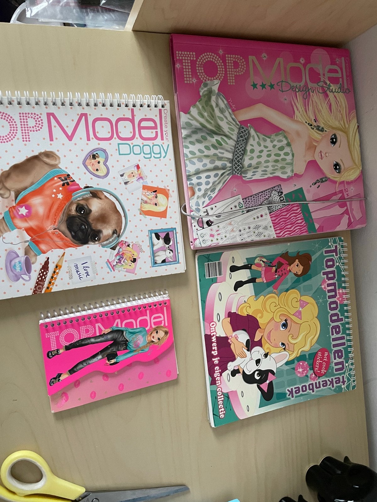 TopModel Tekenboeken Set: Design Studio, Doggy & Tekenboek, Ophalen of Verzenden, Zo goed als nieuw, Knutselen