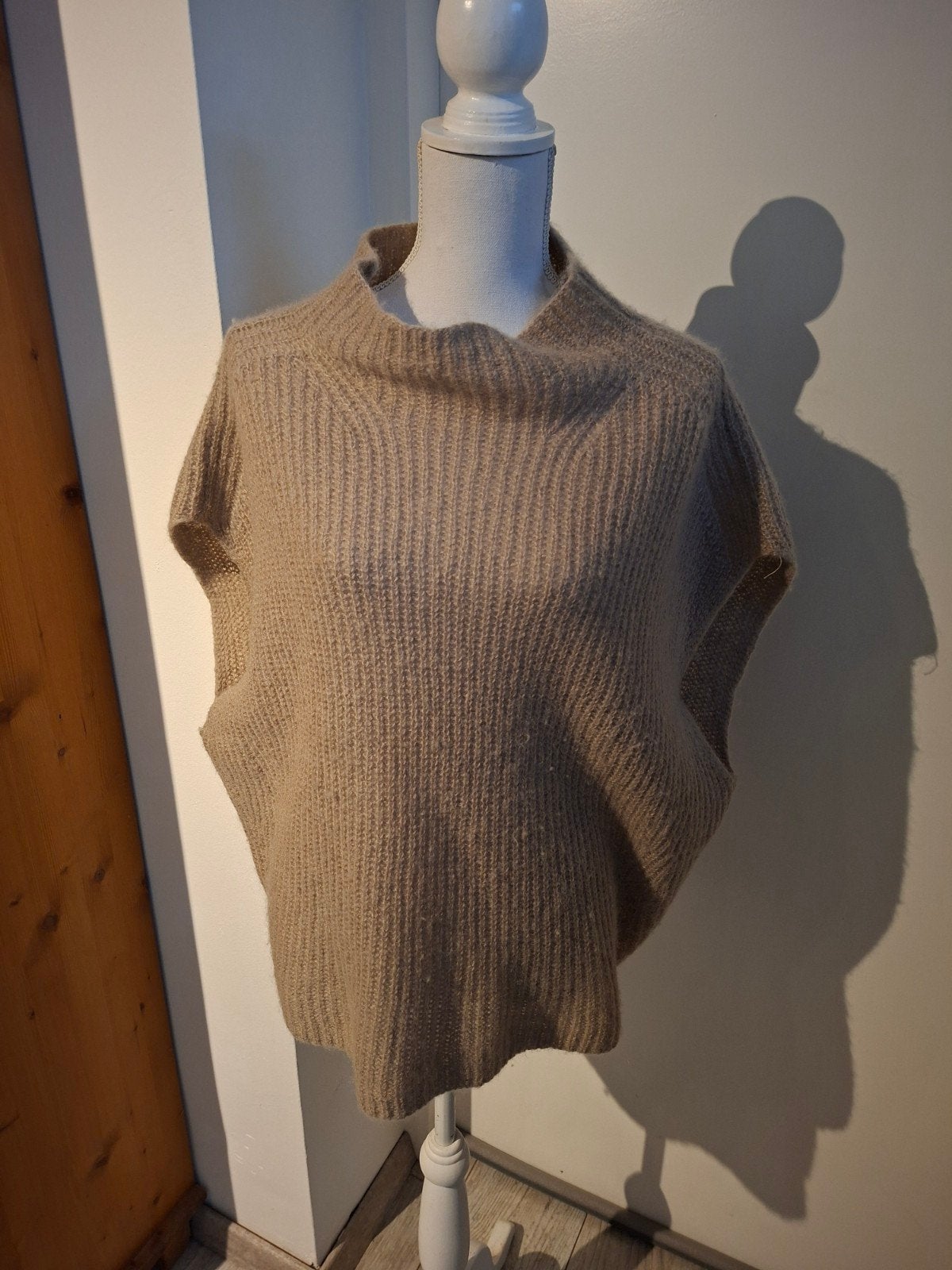 Luisa Cerano  licht bruin truitje mt 42, Kleding | Dames, Truien en Vesten, Bruin, Verzenden, Maat 42/44 (L), Zo goed als nieuw