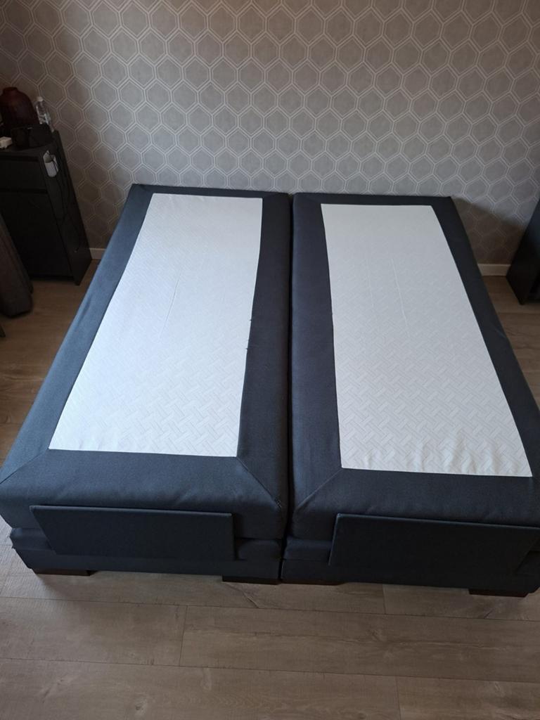 Gratis matrassen in goede staat (ca. 5 jaar oud), Ophalen, Gebruikt, Eenpersoons, 90 cm