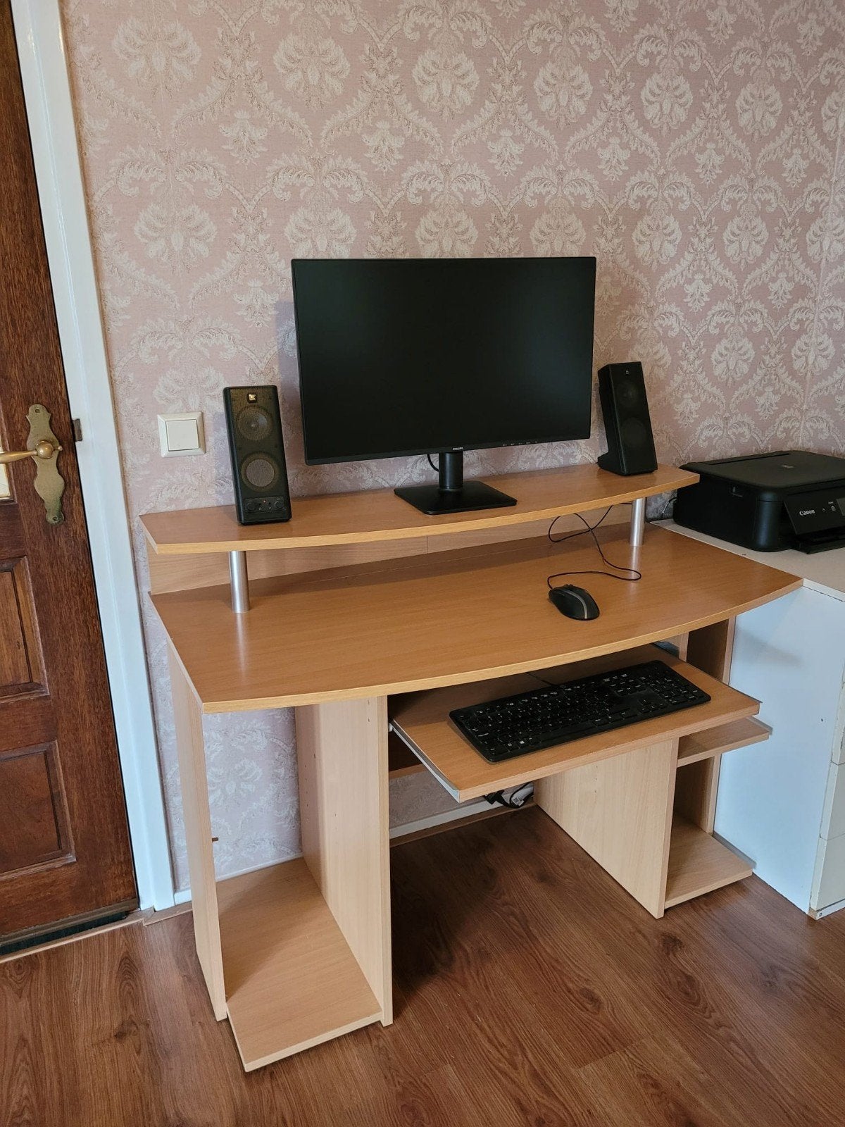 Computerbureau met uitschuifbaar toetsenbordblad, Ophalen, Opbergruimte, Gebruikt, Spaanplaat of MDF
