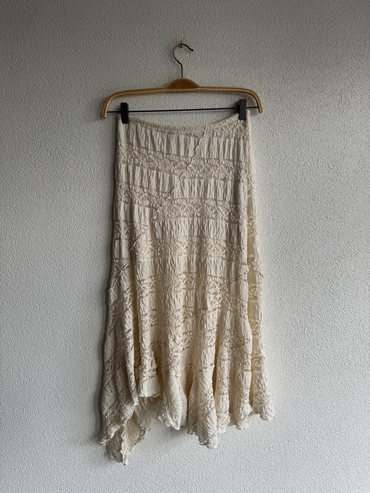 Bershka kanten asymmetrische midi rok, Maat 38/40 (M), Beige, Bershka, Ophalen of Verzenden