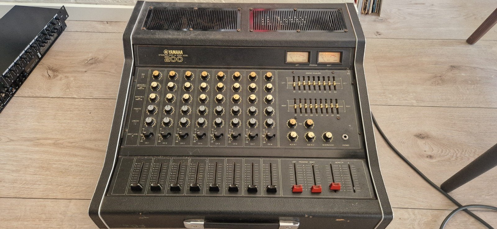 Yamaha EM-200 (vintage 70s mengpaneel), Ophalen, Gebruikt, 5 tot 10 kanalen, Microfooningang