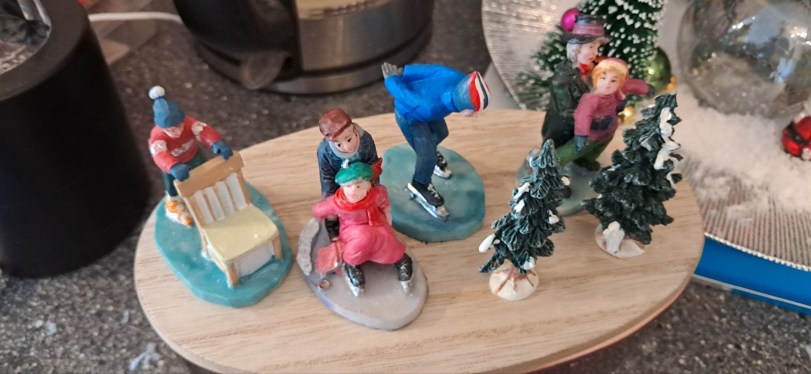 schaatsende figuren elfstedentocht, Ophalen of Verzenden, Zo goed als nieuw