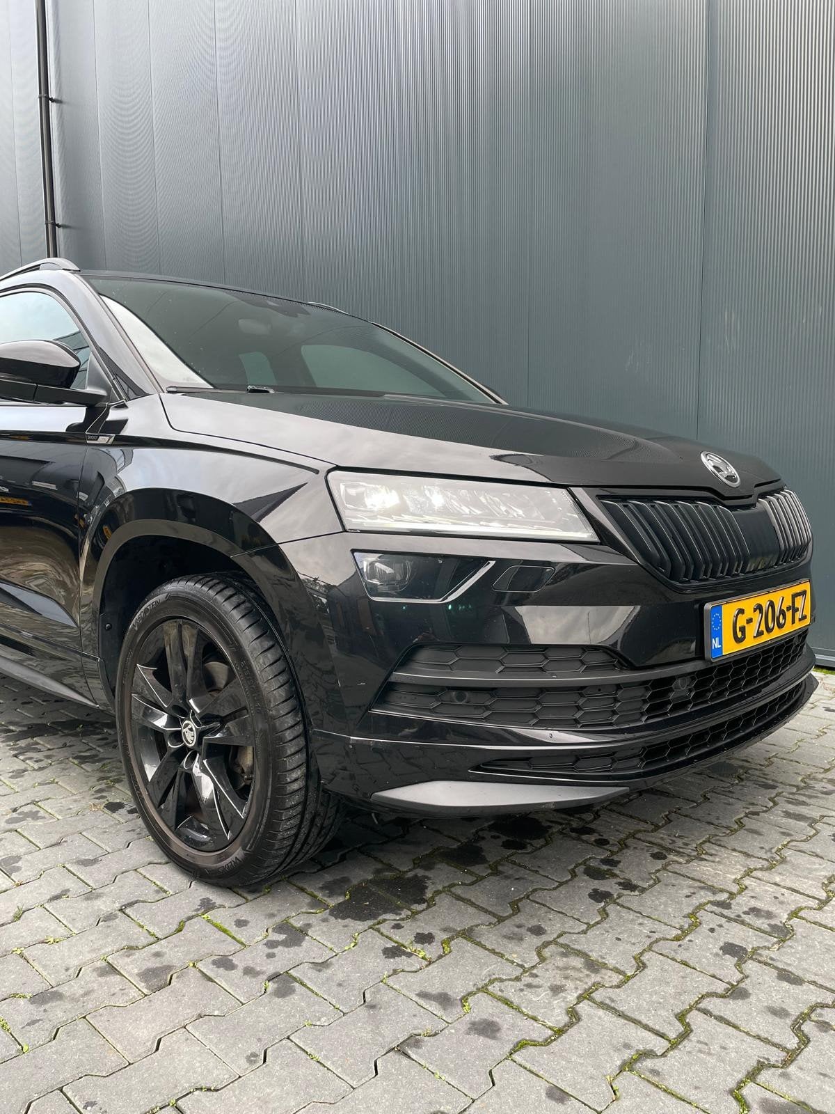 Skoda Karoq 1.5 TSI ACT Greentech 150pk Sportline 2019 Zwar, Auto's, 1498 cc, 4 cilinders, Alcantara, Zwart