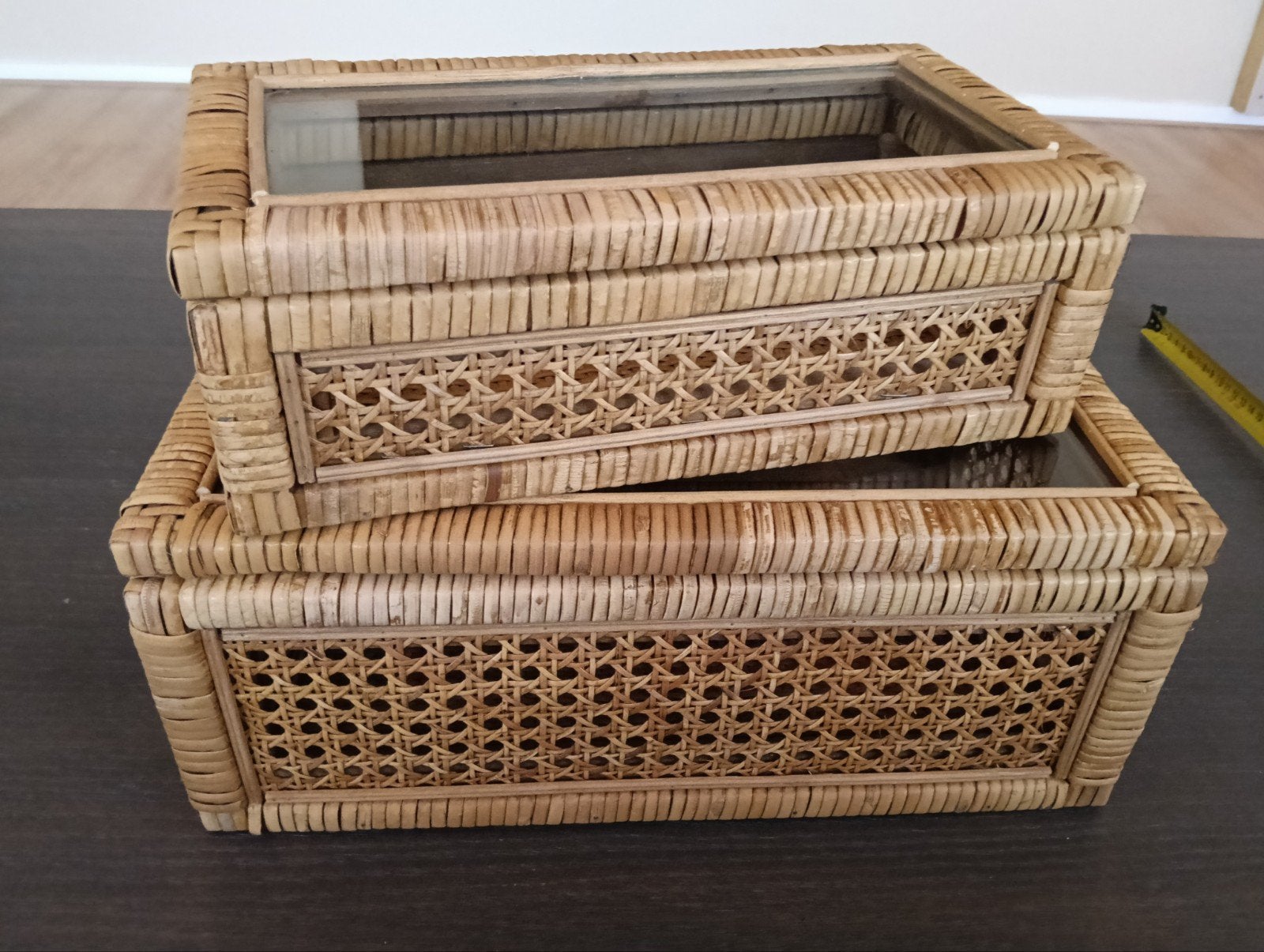 Set van 2 Bloomingville opbergdozen met glazen deksel, Ophalen of Verzenden, Zo goed als nieuw, Bruin, Natuurlijk materiaal