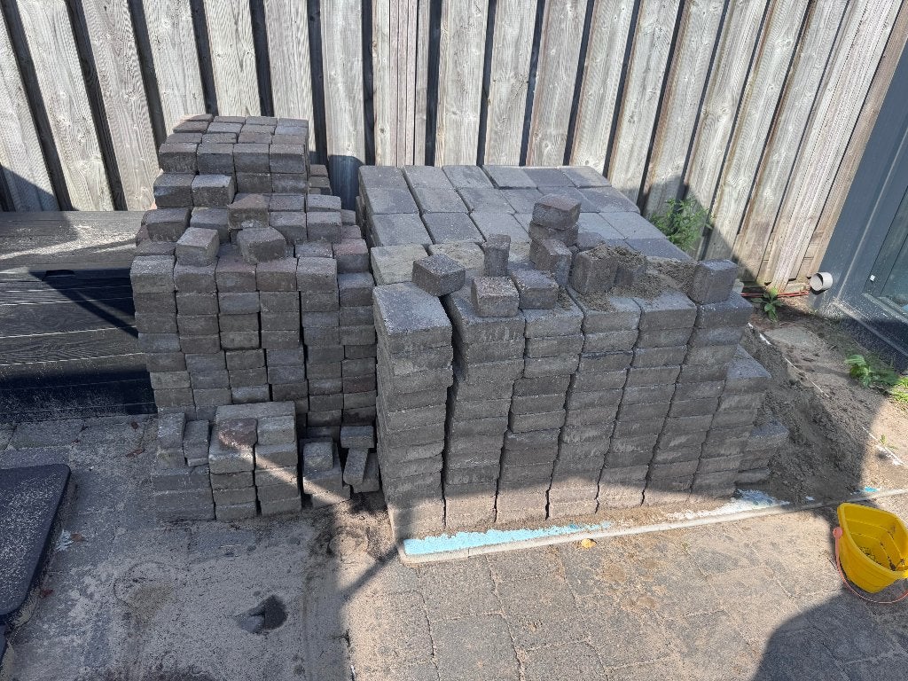 tegels / bricks from garden for free, Ophalen, Gebruikt, Minder dan 5 m², Beton