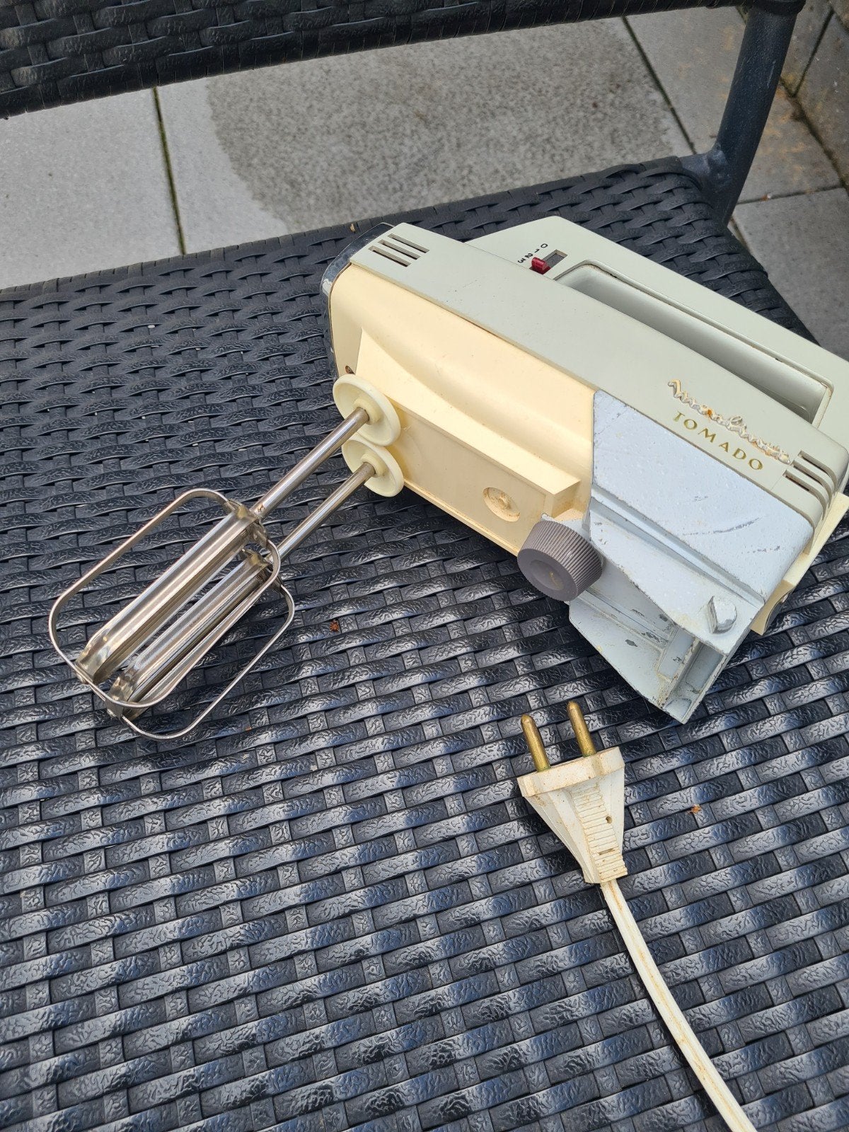 Vintage Moulinex Tomado Handmixer - Werkend, Minder dan 1 liter, Ophalen of Verzenden, Gebruikt, 3 snelheden of meer