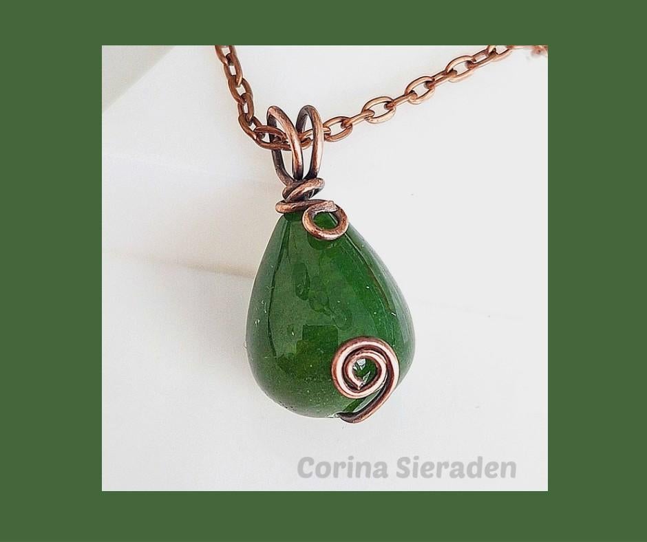 Hanger met jade, Sieraden, Tassen en Uiterlijk, Edelstenen, Ophalen of Verzenden, Nieuw
