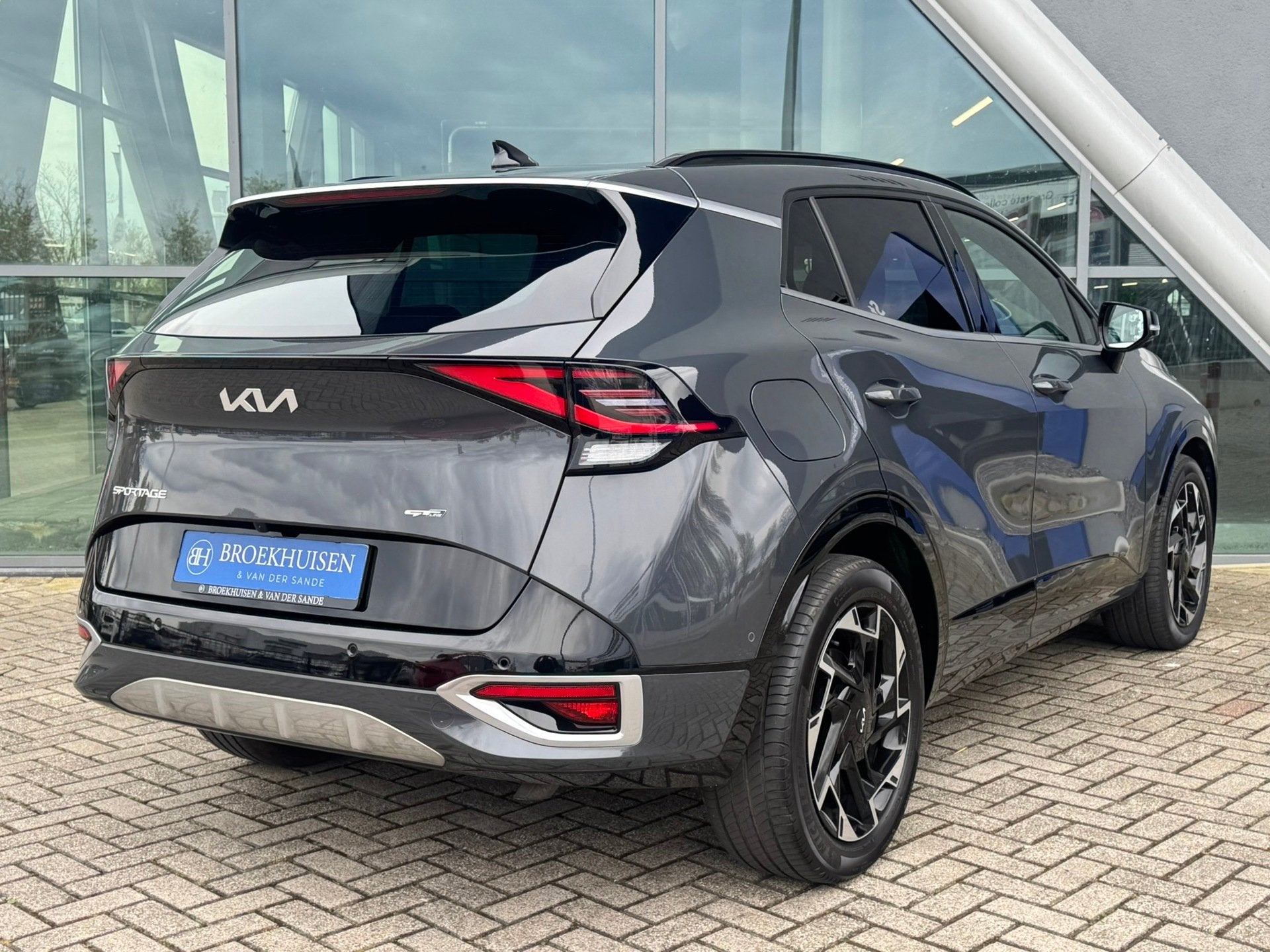 Kia Sportage 1.6 T-GDi Plug-in Hybrid AWD GT-Line 265pk Stoe, Auto's, Automaat, Dealer onderhouden, Gebruikt, Zwart