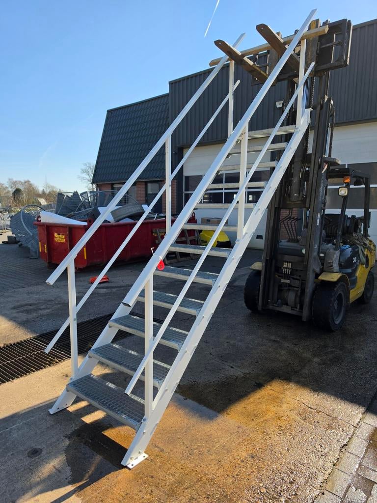 Stalen trap grijs. Hoog 2,60 mtr. Nor032, Ophalen, 2 tot 4 meter
