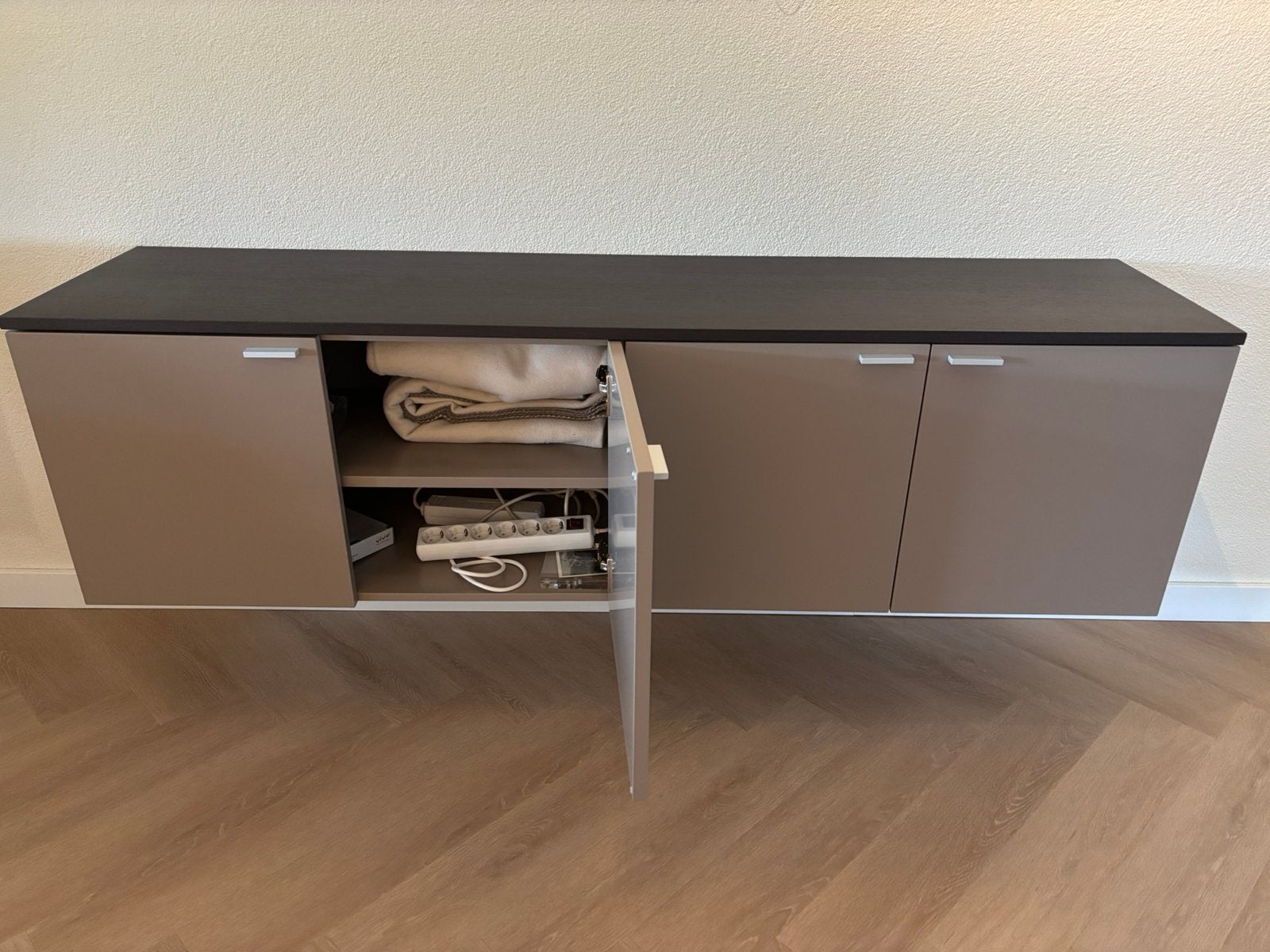 Dressoir INTERSTAR, Ophalen, 150 tot 200 cm, Zo goed als nieuw, Minder dan 100 cm