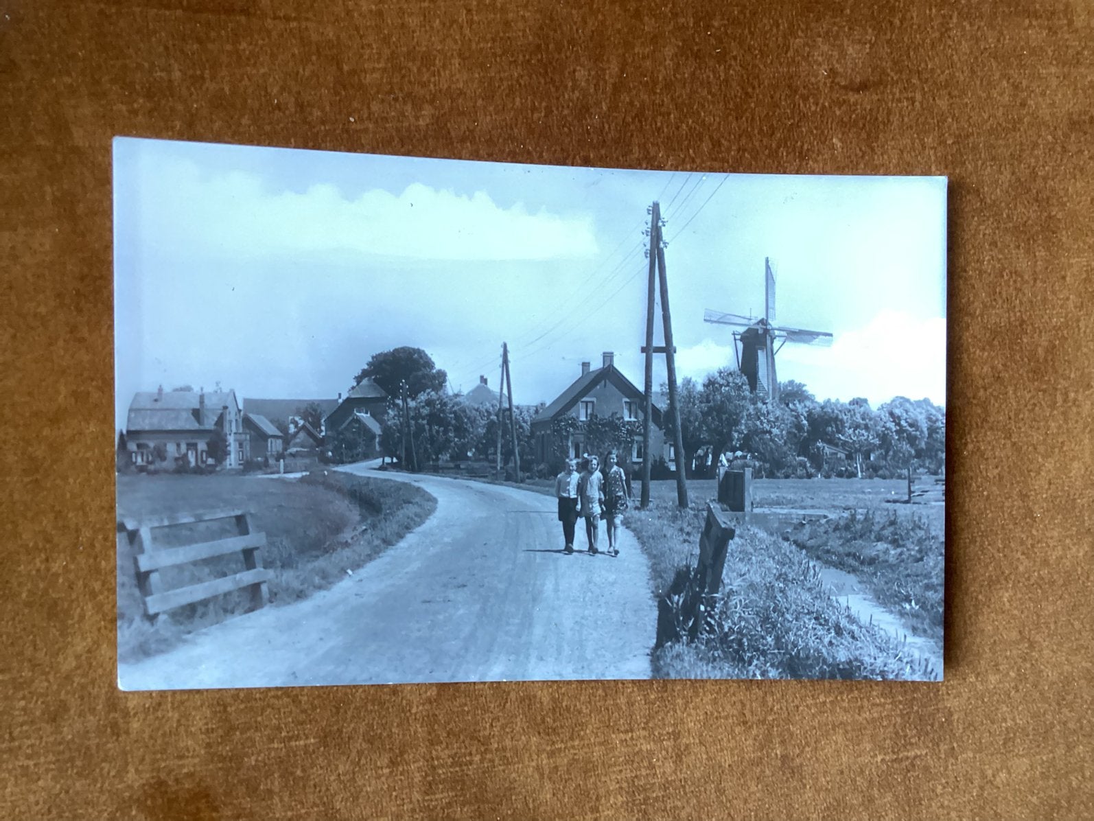 Almkerk.(N.Br) Korenmolen. Kinderen., Ophalen of Verzenden, Noord-Brabant