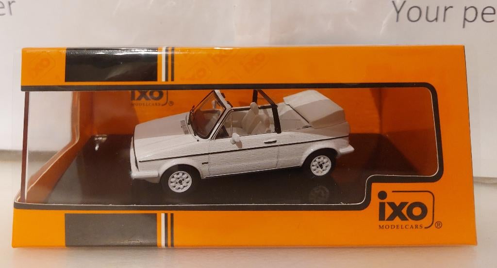 Ixo 1:43 Volkswagen Golf 1 Cabrio 1983 wit nieuw in display, Ophalen of Verzenden, Nieuw, Auto, Overige merken