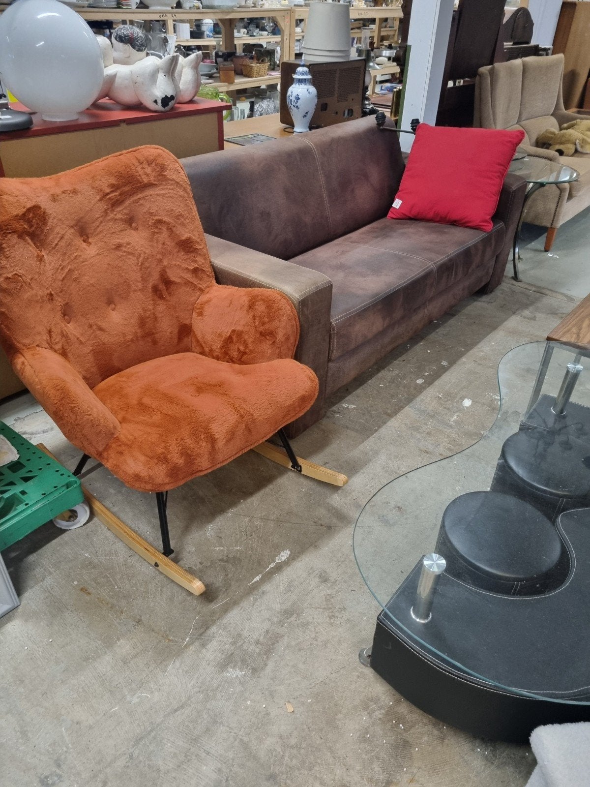 Comfortabele oranje schommelstoel, Ophalen, Gebruikt, 75 tot 100 cm, 50 tot 75 cm
