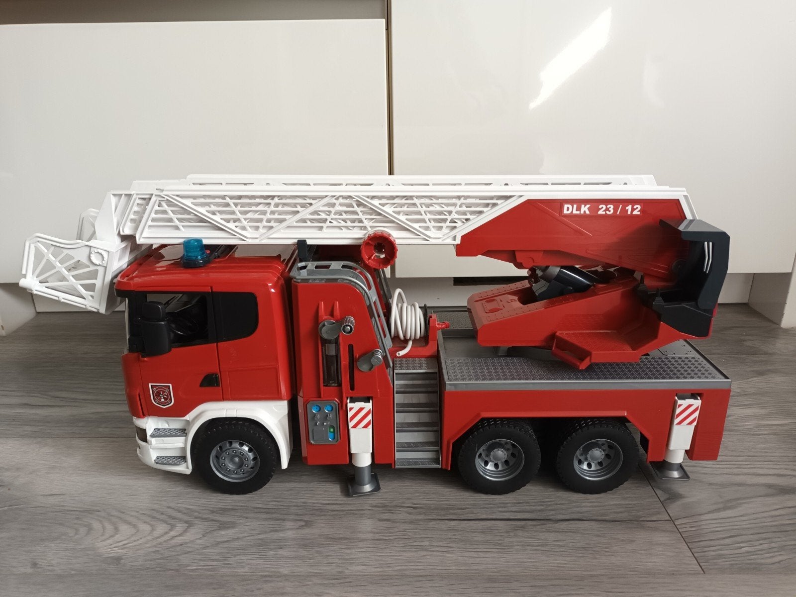 Bruder Scania Brandweerwagen met Licht, Geluid en Spuit, Ophalen, Zo goed als nieuw