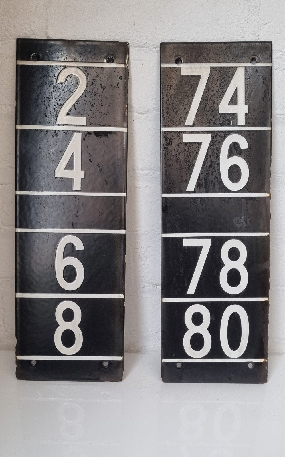 Vintage emaille huisnummers van portiekwoningen, Antiek en Kunst, Ophalen of Verzenden