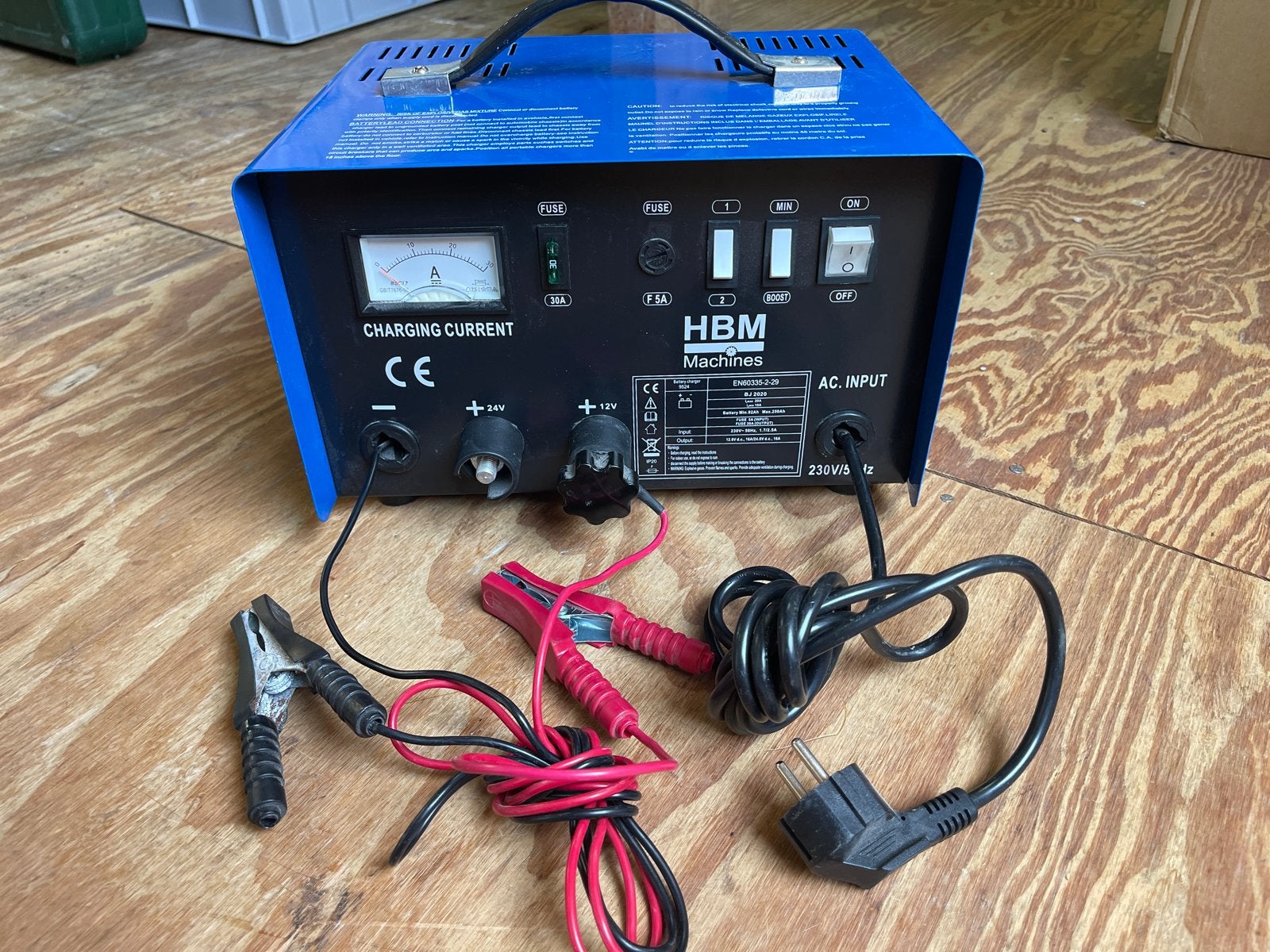 HBM Machines Acculader 12V/24V - Nauwelijks gebruikt, Auto diversen, Jumpstarters, Ophalen of Verzenden, Gebruikt