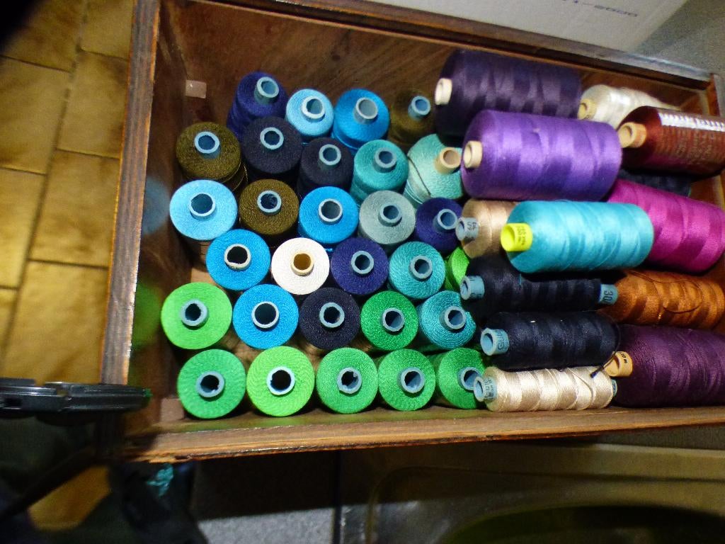 Grote partij naaibenodigheden  fournituren Gutermann, Ophalen, Zo goed als nieuw, Garen of Naald(en)