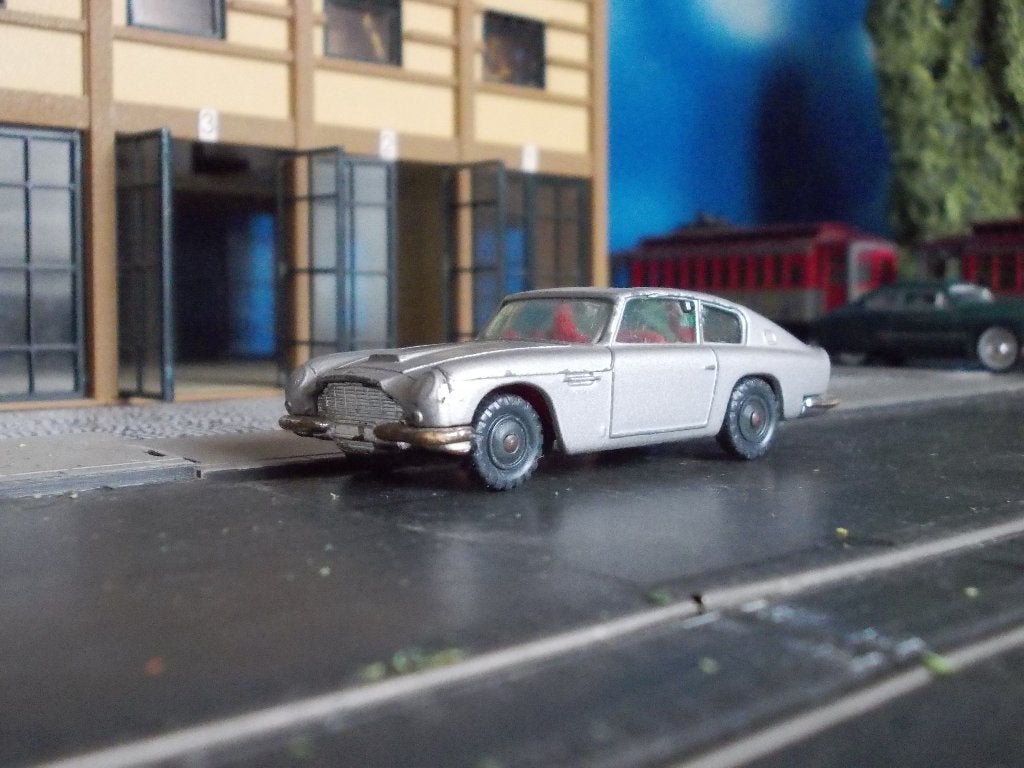 007 James Bond Aston Martin DB6 - Husky + donor-model, Ophalen of Verzenden, Gebruikt, Auto