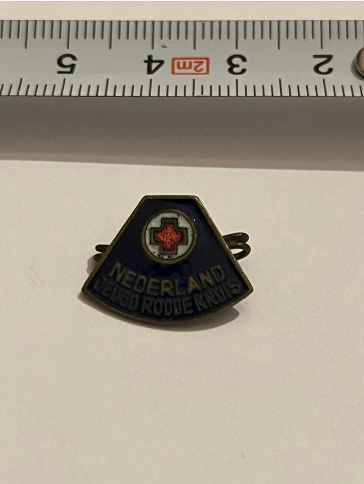 vintage EHBO nederland jeugd rode kruis speld/button, Verzamelen, Ophalen of Verzenden, Zo goed als nieuw, Overige onderwerpen
