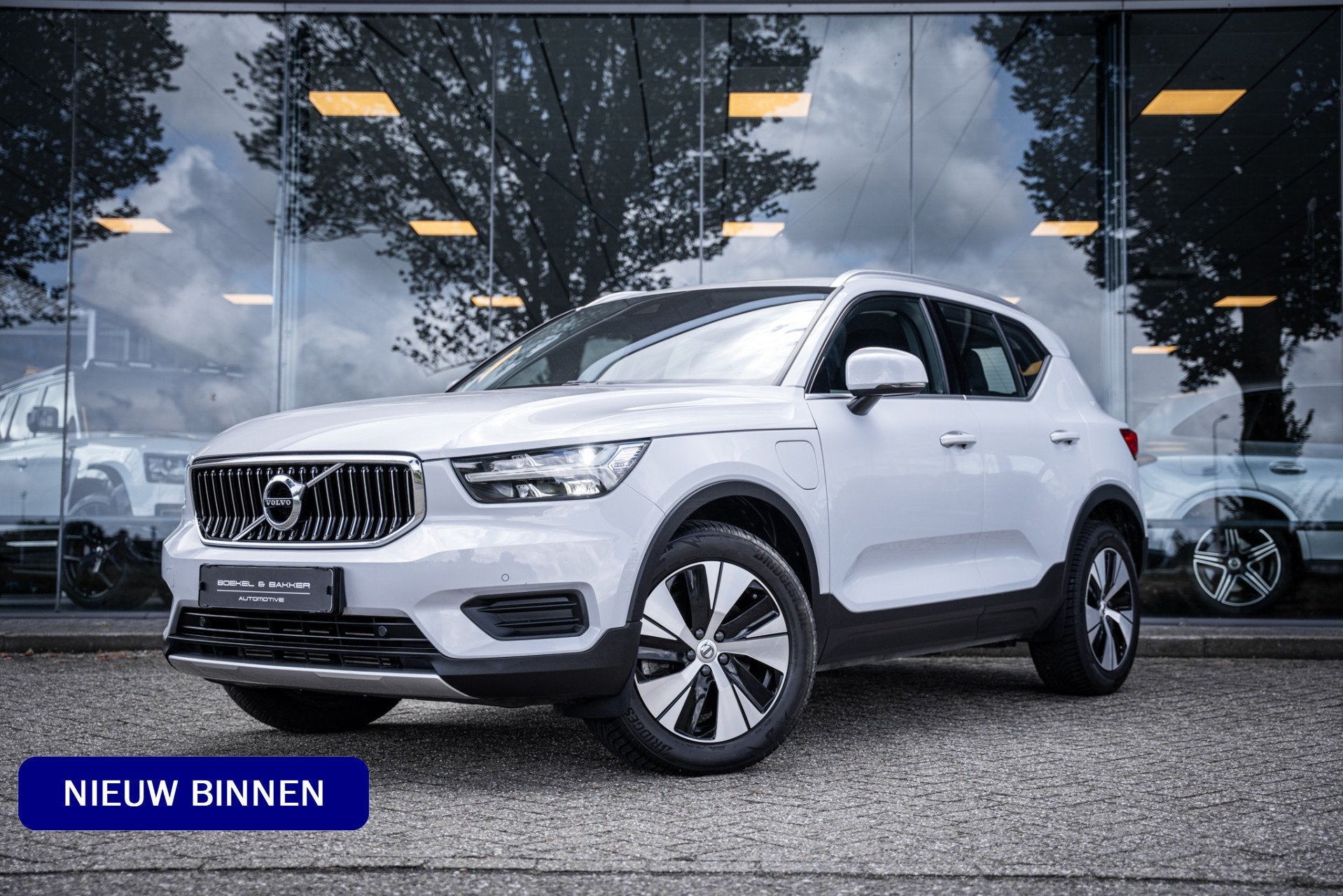 Volvo XC40 T5 Recharge Inscription * Stoelverwarming * Navig, Stof, Gebruikt, Zwart, Wit