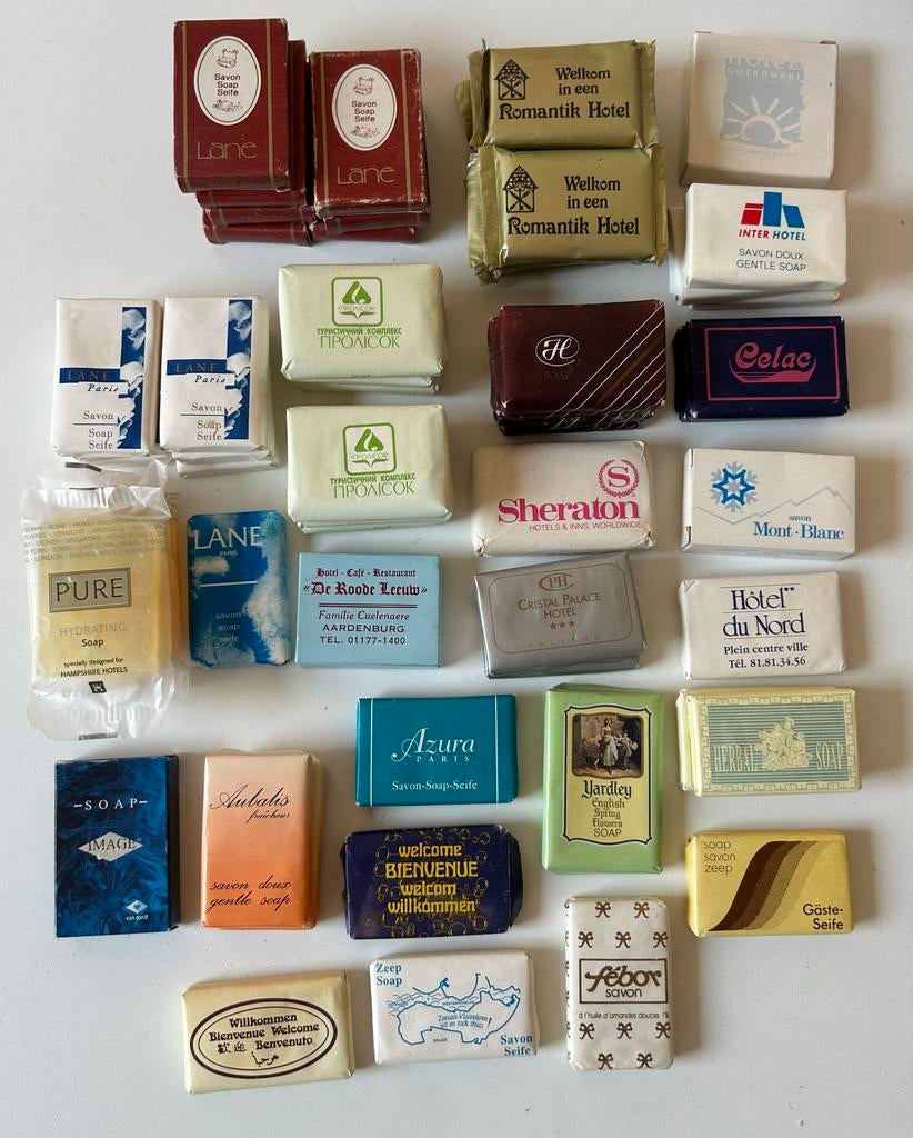 Verzameling van 59 Vintage Hotel Zeepjes - Diverse Merken, Ophalen of Verzenden, Nieuw