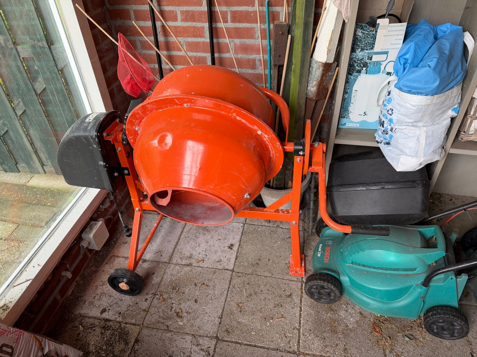 Oranje cementmolen - Ideaal voor kleine klussen, Doe-het-zelf en Verbouw, Ophalen, Zo goed als nieuw