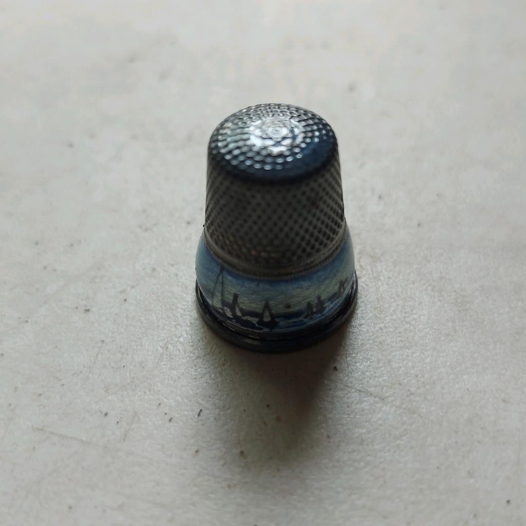 Zilveren blauw emaille vingerhoed, Ophalen, Zilver