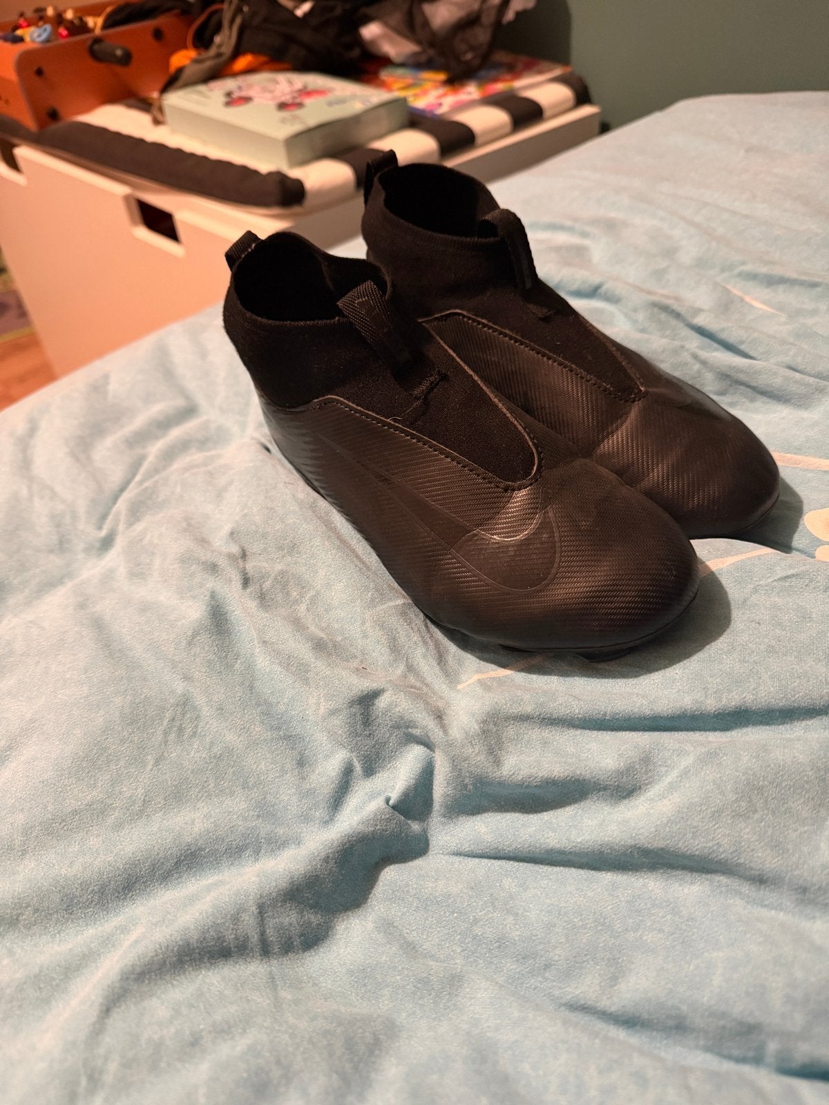 Nike voetbalschoenen - Maat 35,5 - Zo goed als nieuw, Ophalen, Zwart, Overige maten, Zo goed als nieuw