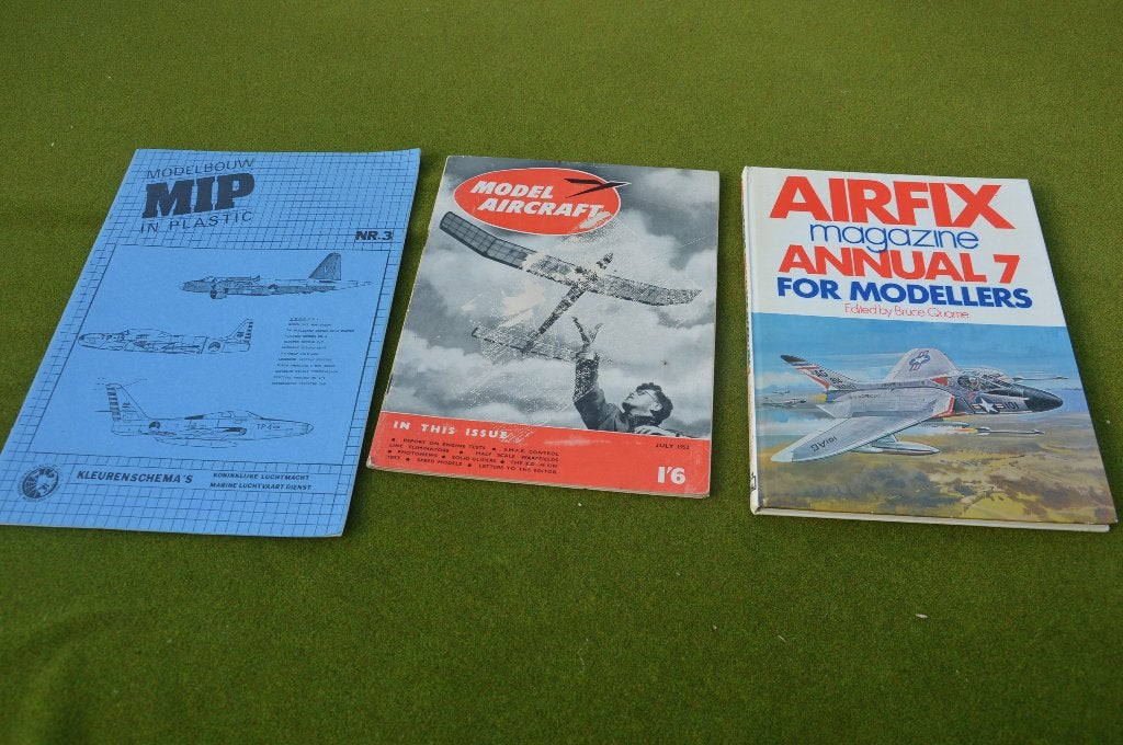 3 oude modelbouw vliegtuigen boekjes: Airfix magazine, MIP, Verzamelen, Ophalen of Verzenden, Gebruikt, Schaalmodel