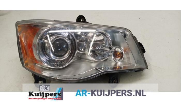 Koplamp rechts van een Chrysler Grand Voyager, Gebruikt, -, -, -