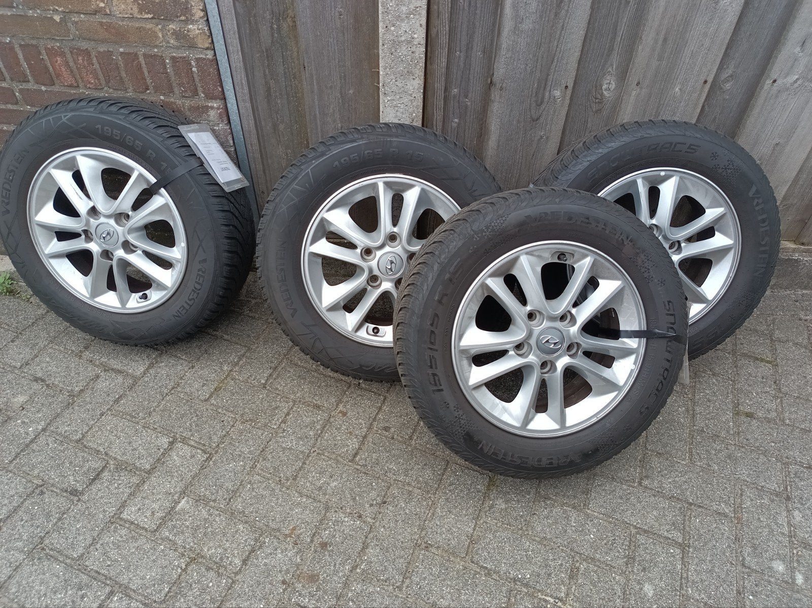 Lichtmetalen velgen met winterbanden voor Hyundai i30, Ophalen, Gebruikt, 15 inch, Banden en Velgen