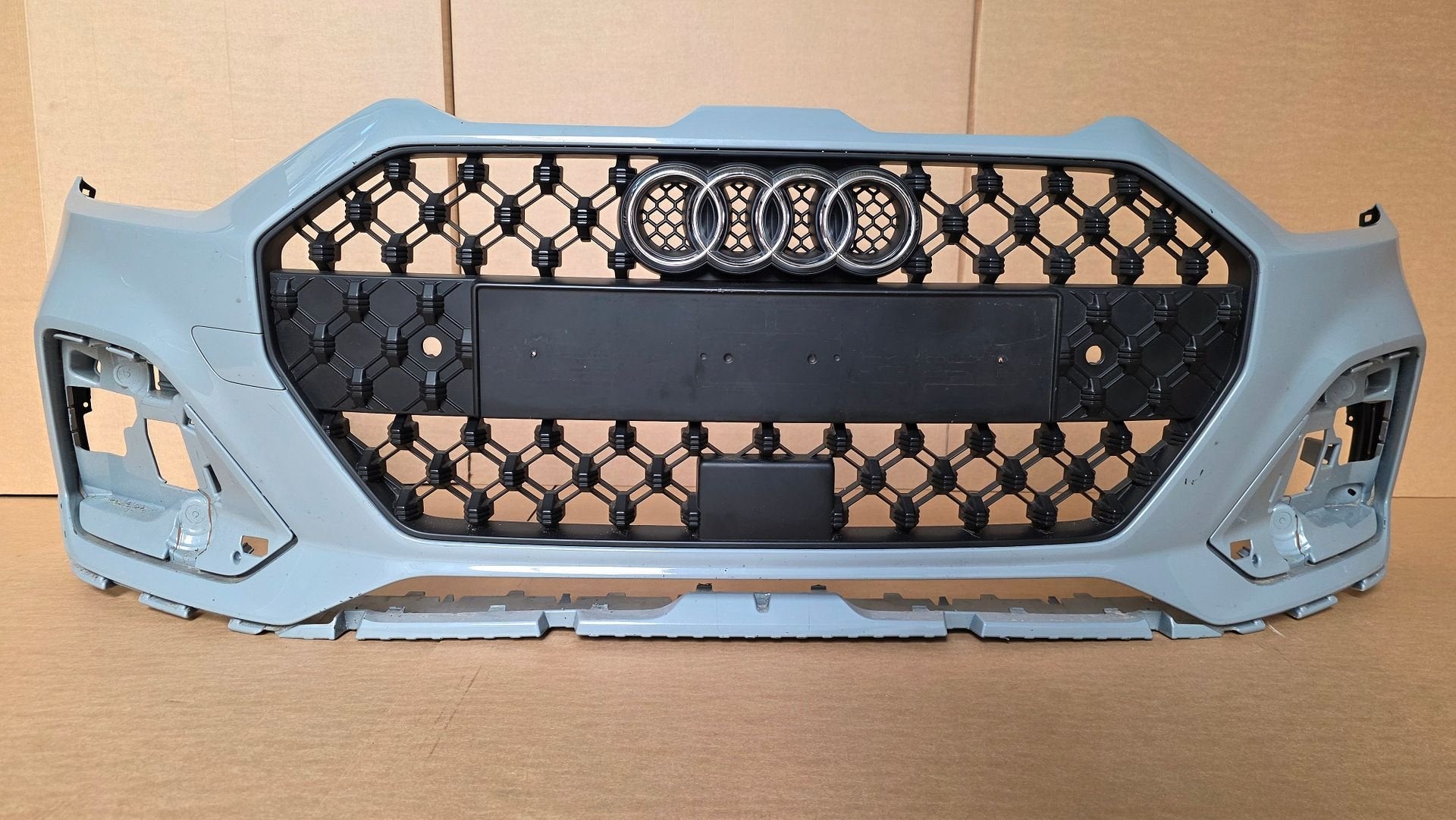 Voorbumper Audi A1 82A CITY CARVER 82A807437K ALLSTREET Z7W, Auto-onderdelen, Gebruikt, -, Voor, Bumper