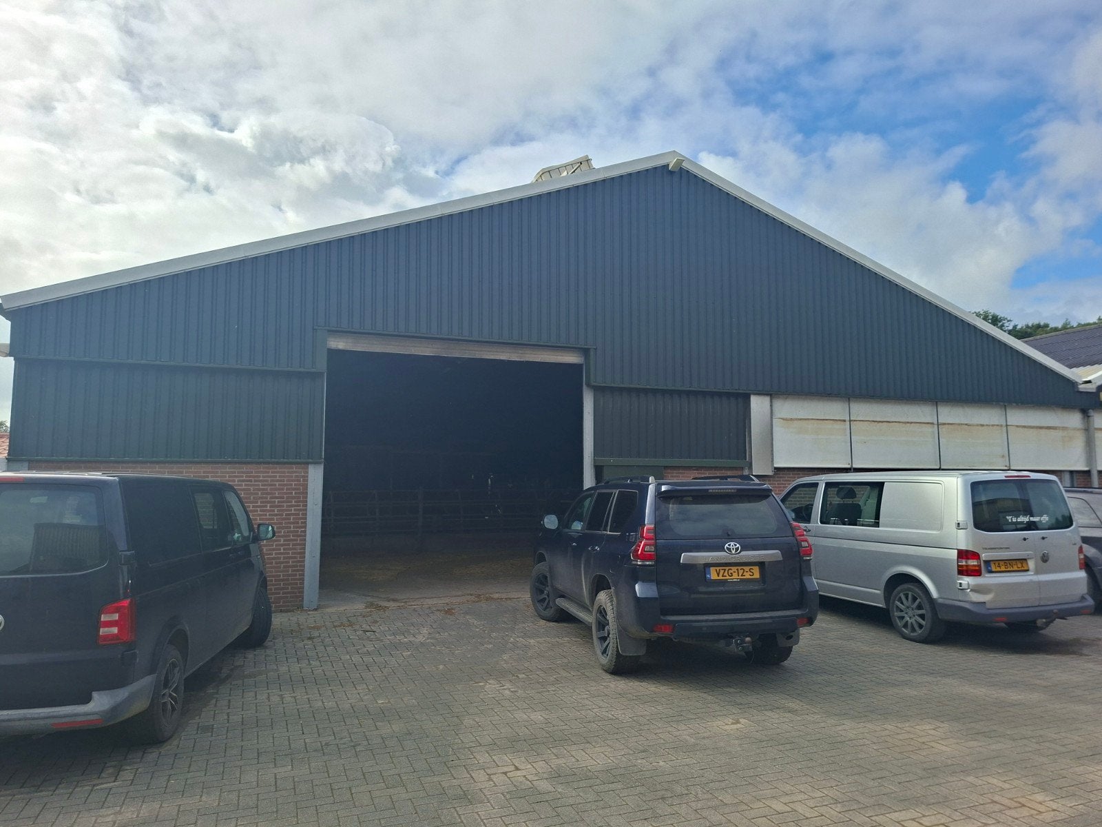 Ruime loods (20x25m) met vrije overspanning + geïsoleerd dak, Ophalen