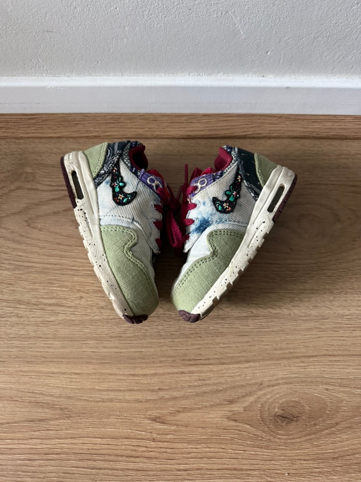 Air max 1 concepts 23,5, Ophalen of Verzenden, Zo goed als nieuw, Jongetje of Meisje, Schoentjes