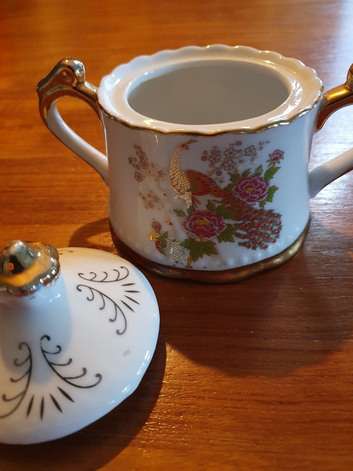 Japanse stijl suikerpot met gouden randjes en pauwen, Antiek en Kunst, Ophalen of Verzenden