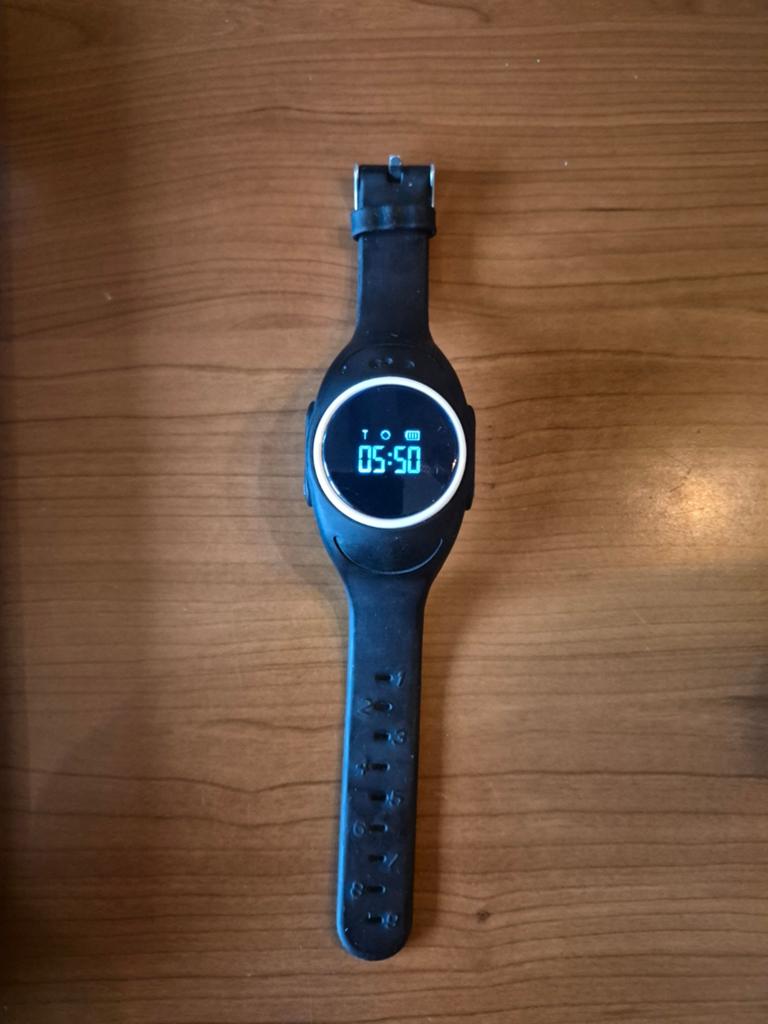 One2Track GPS Horloge Zwart met Extra Bandje, Sieraden, Tassen en Uiterlijk, Horloges | Kinderen, Zo goed als nieuw, Jongen of Meisje