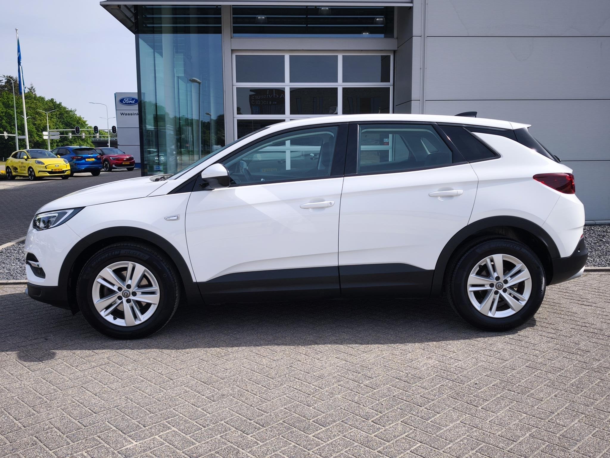 Opel Grandland X 1.2 Turbo Elegance | Camera | Navigatie | C, Voorwielaandrijving, Gebruikt, 1199 cc, Leder en Stof