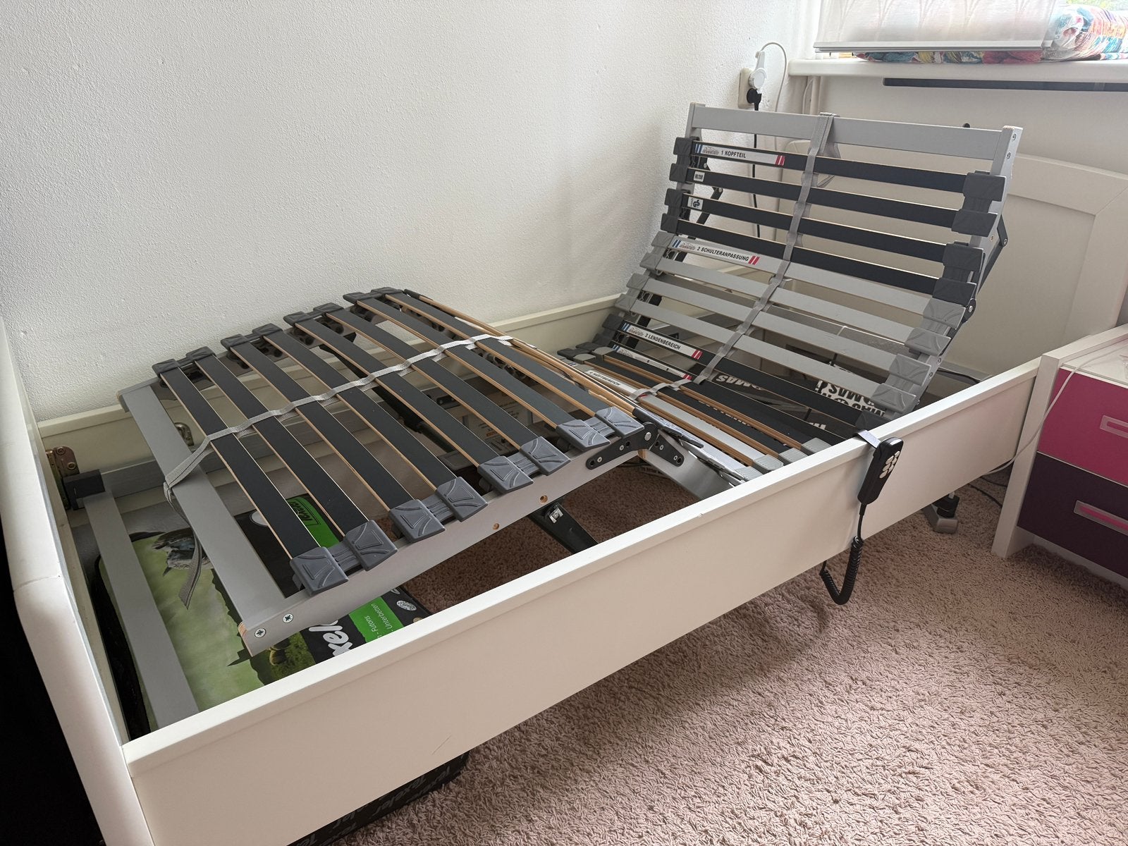 Elektrisch verstelbaar bed 90 x 200 cm in perfecte staat, Huis en Inrichting, Slaapkamer | Bedden, Ophalen, Verstelbaar, 90 cm