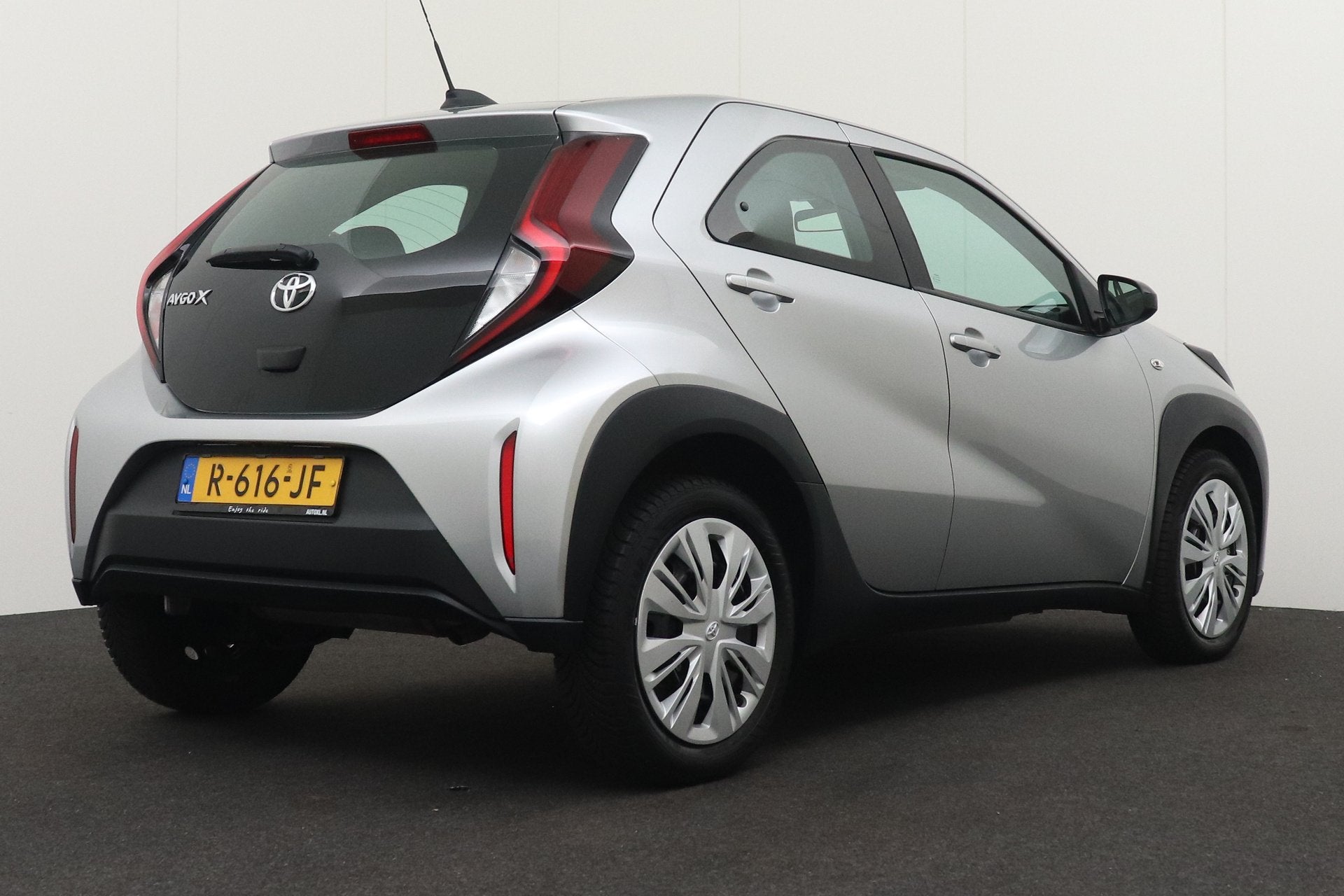 Toyota Aygo X 1.0 VVT-i MT Play Camera Carplay Adapt.Cruise, Dealer onderhouden, Stof, Gebruikt, 920 kg