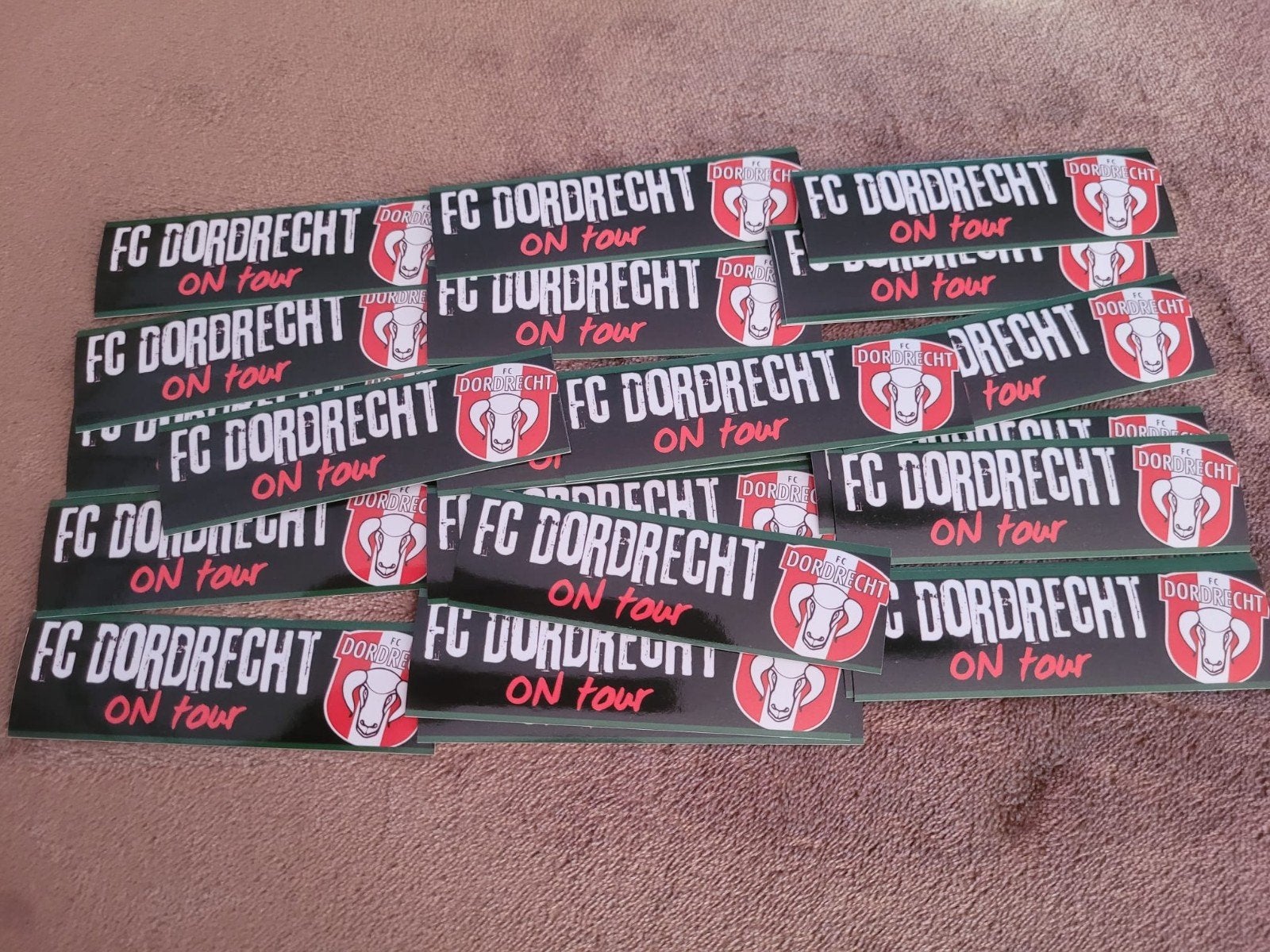 FC Dordrecht On Tour Stickers - Voetbal Fanartikelen, Ophalen of Verzenden, Nieuw, Sport